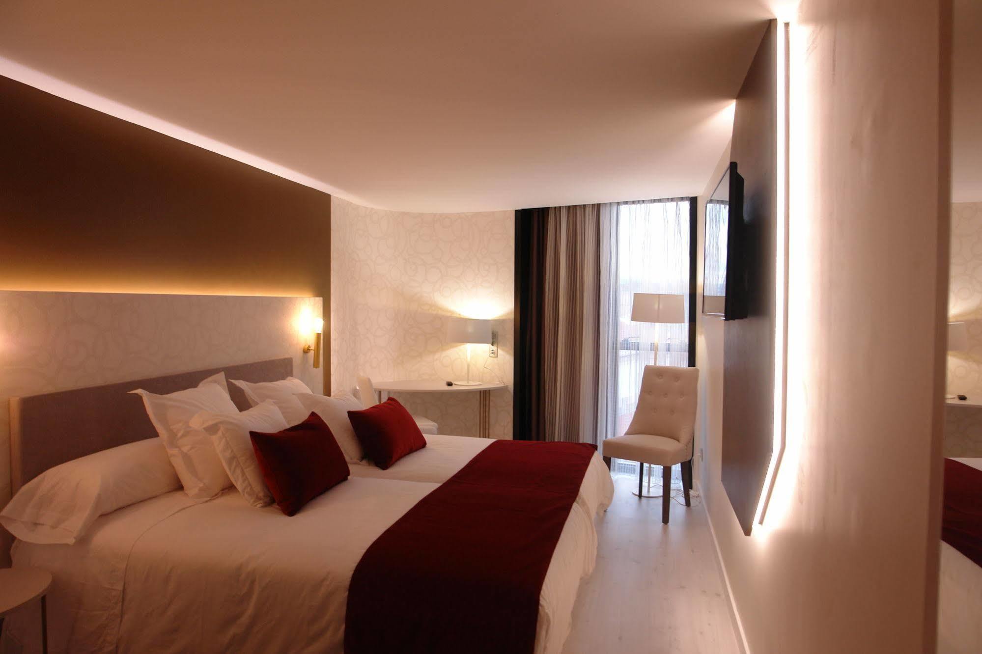 Hotel Cardenal มงฟอร์เต เด เลมอส ภายนอก รูปภาพ