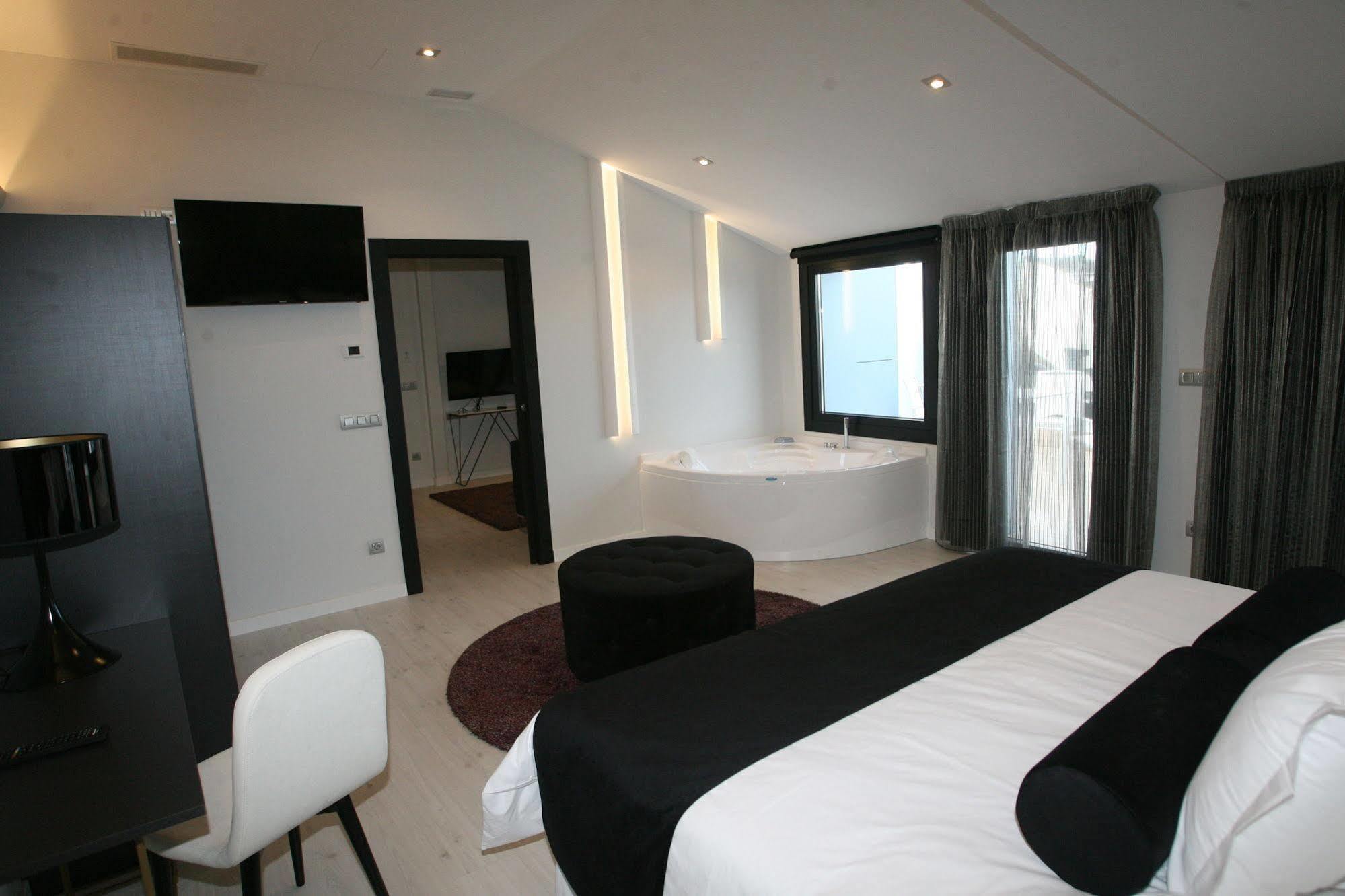 Hotel Cardenal มงฟอร์เต เด เลมอส ภายนอก รูปภาพ